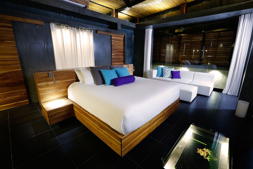 Infinity, Suite, King Bed