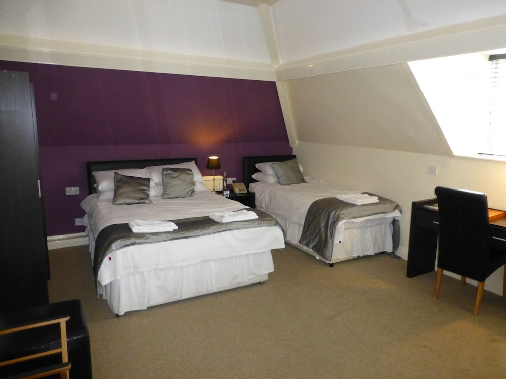 Maes Manor Hotel 7/50