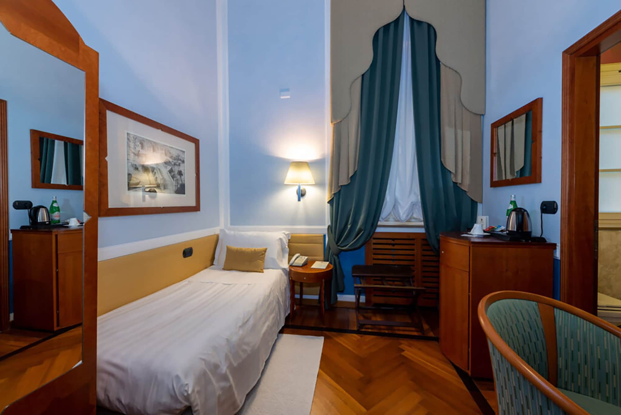ROOM, SINGLE