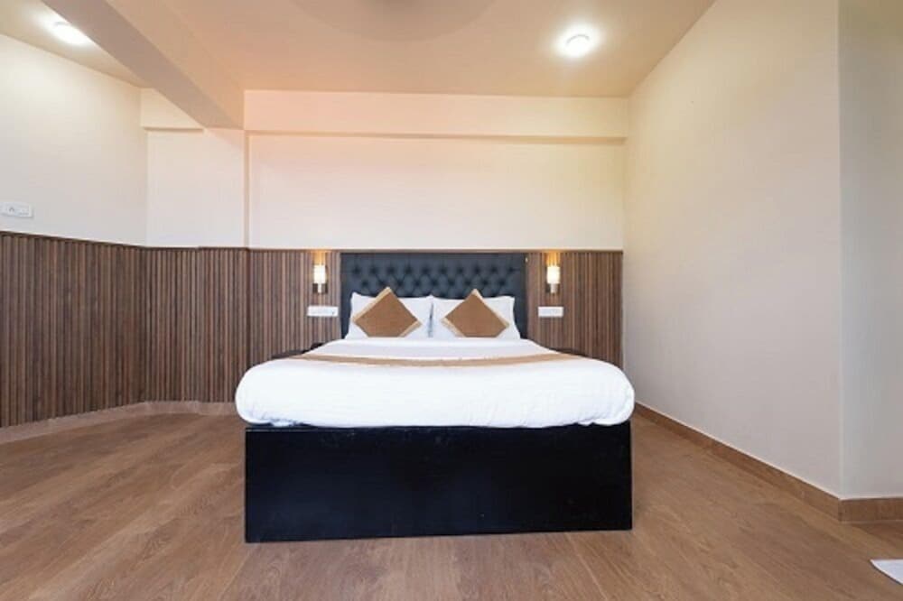 Hotel Mainak 18/36