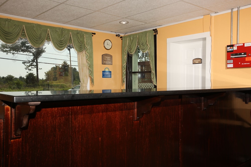 Days Inn by Wyndham Queensbury/Lake George 22/38