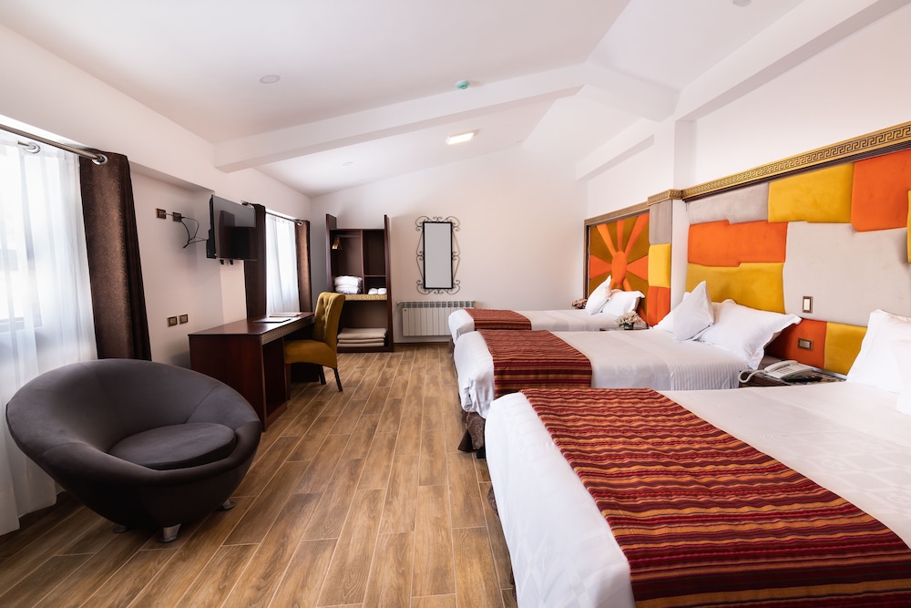 ROOM, TRIPLE