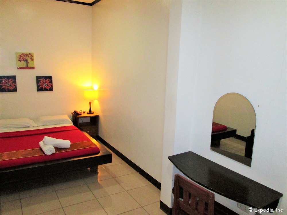 St. Nicolas Inn CDO City Center 31/55