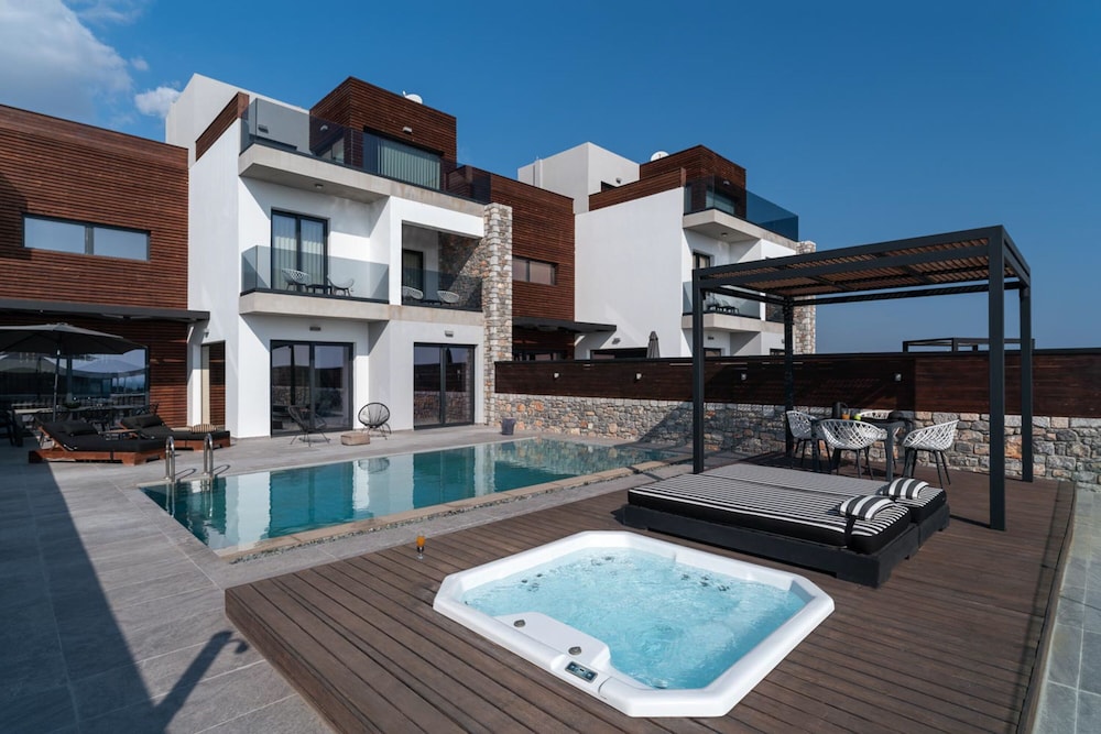 Amara Luxury Villas 46/50