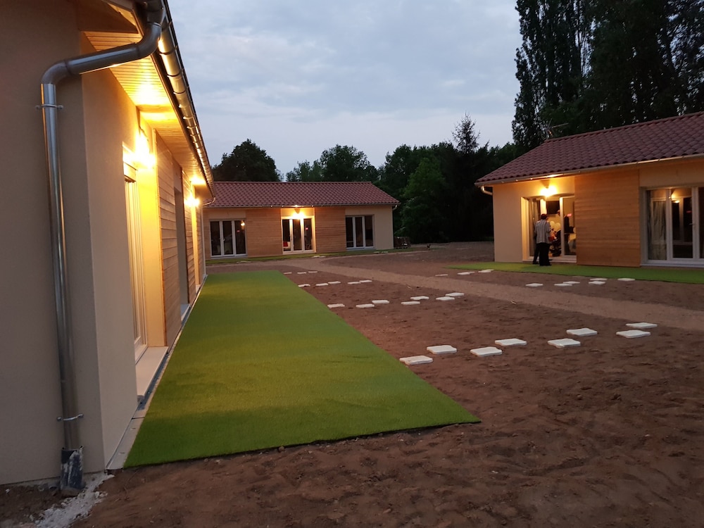 Domaine des Pierres Dorees 50/50