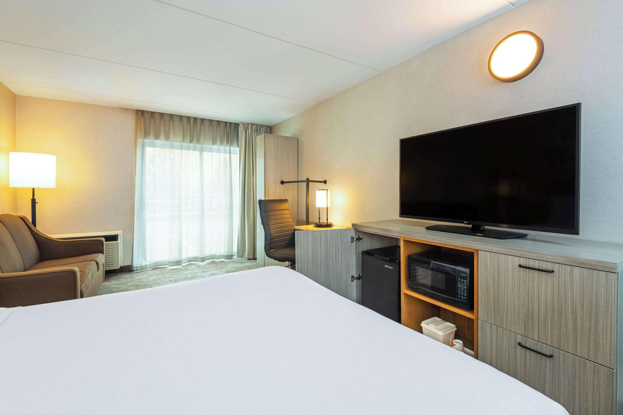 Room, Queen Bed