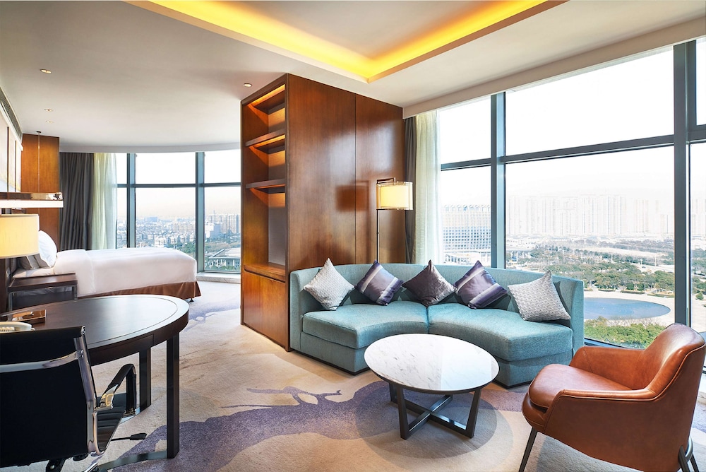 DoubleTree by Hilton Ningbo Beilun 31/58