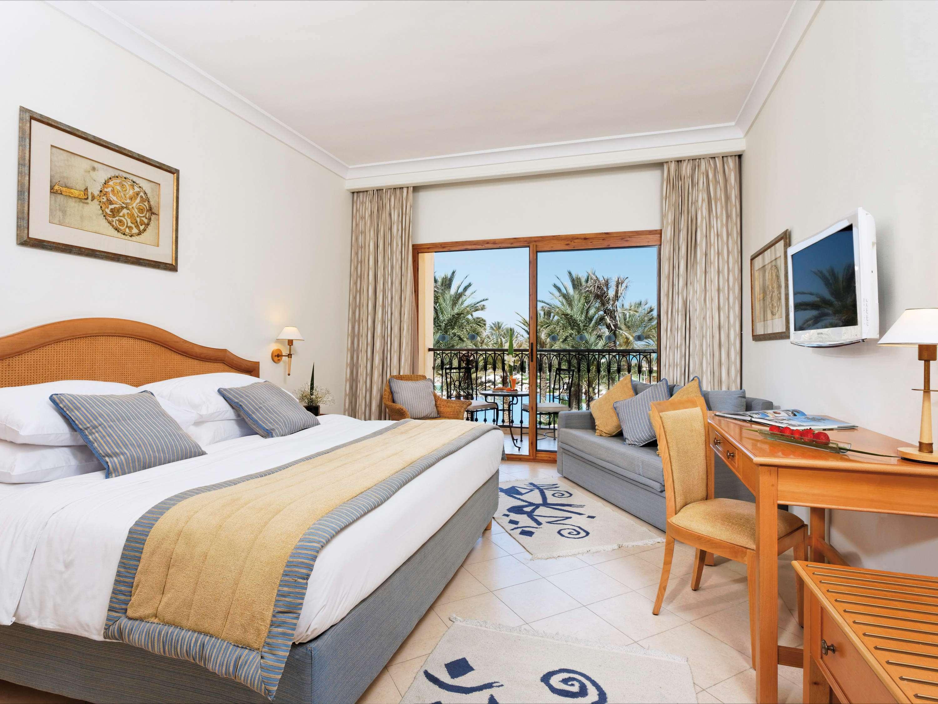 Classique Room Pool View