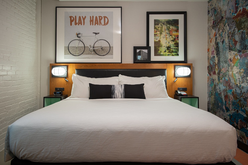 Hotel Indigo Madison Downtown 16/80