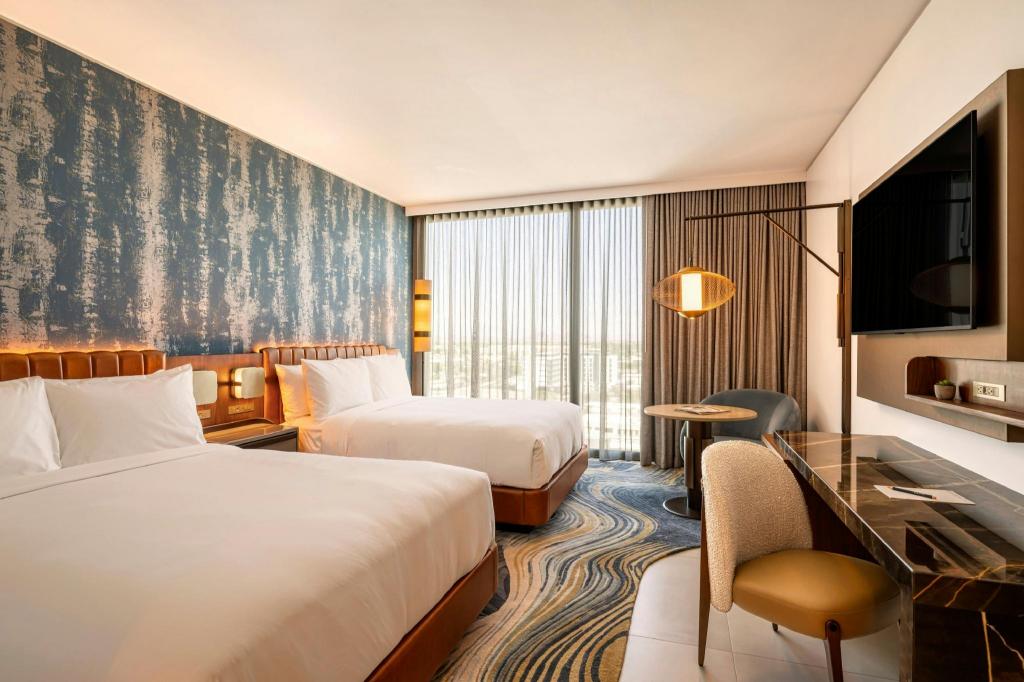 District, 2 Queen Beds