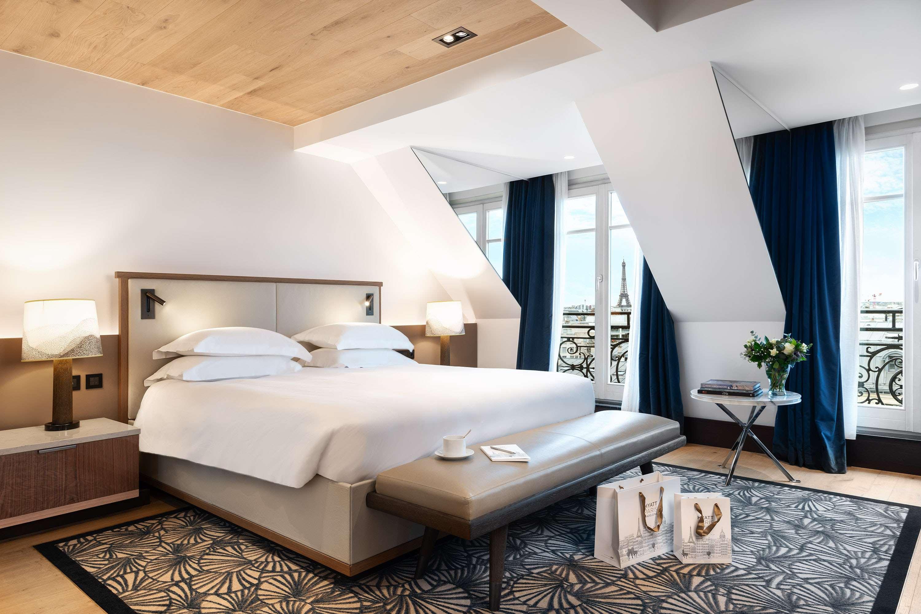 Suite, Eiffel View