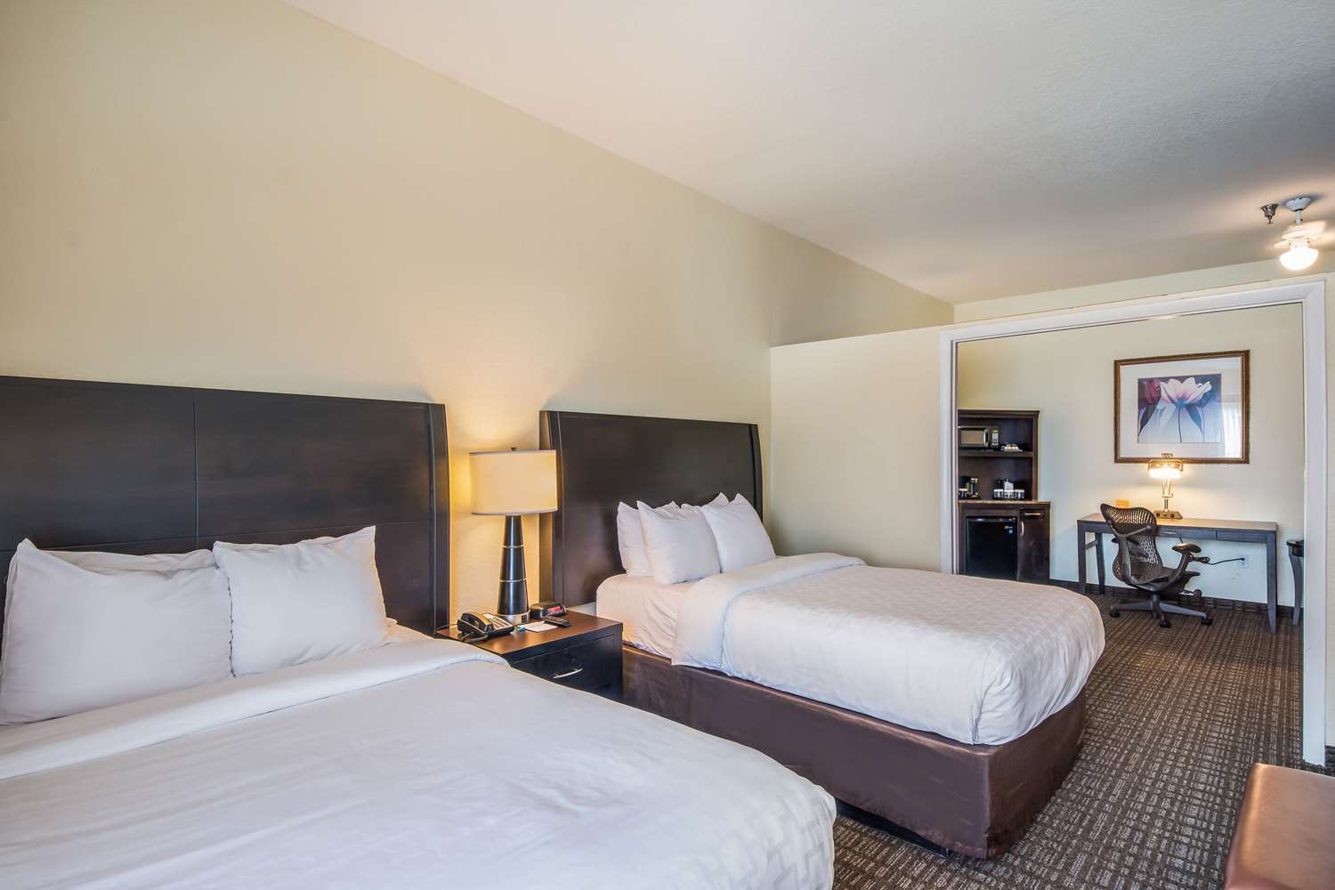 SUITE, 2 DOUBLE BEDS