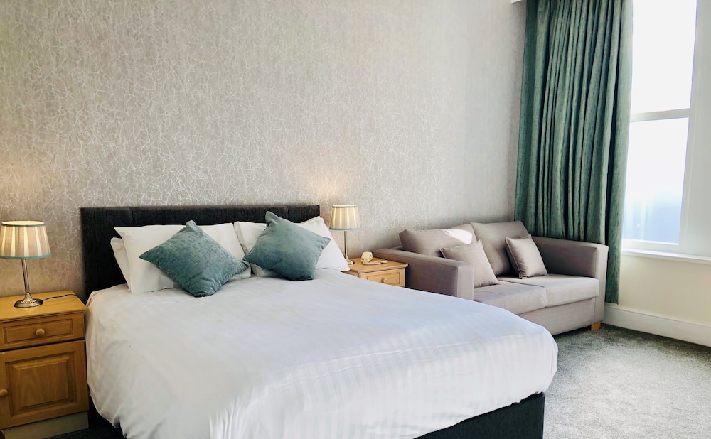 The Clarendon Hotel 12/39