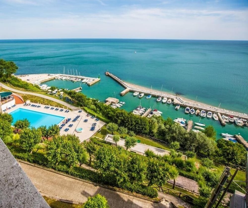Albergo Capo Est 16/23