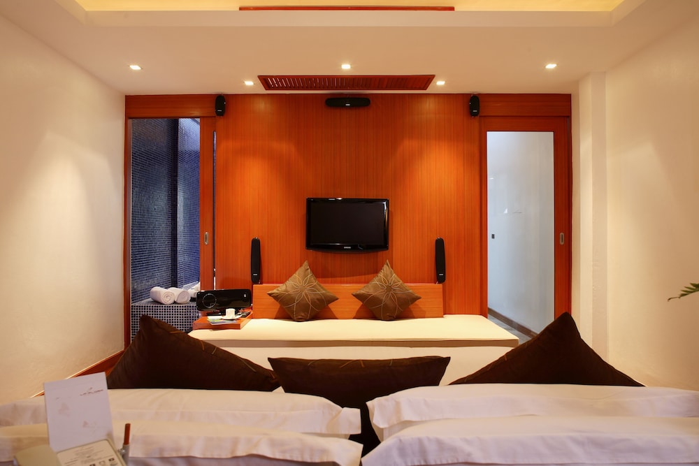 La Flora Resort Patong 33/70