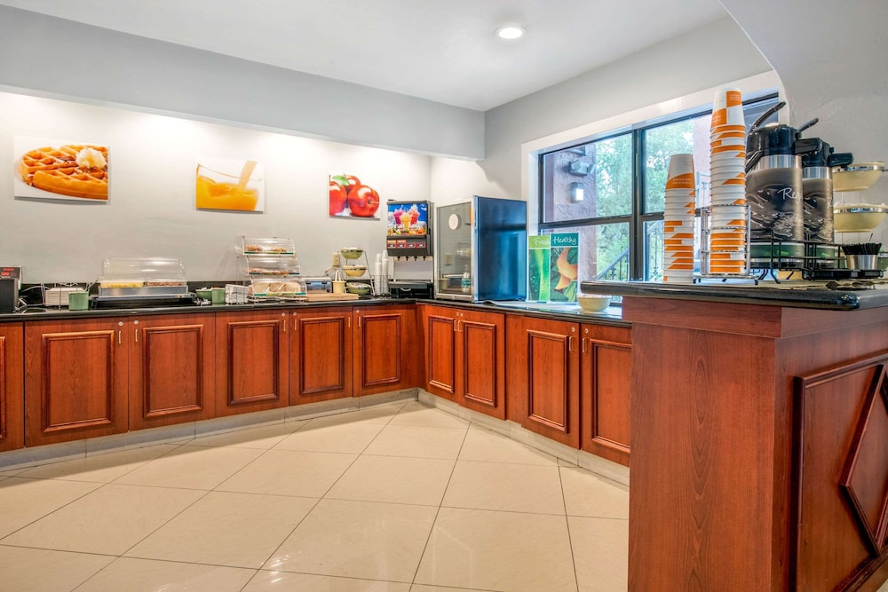 Quality Inn & Suites Jacksonville-Baymeadows 8/42