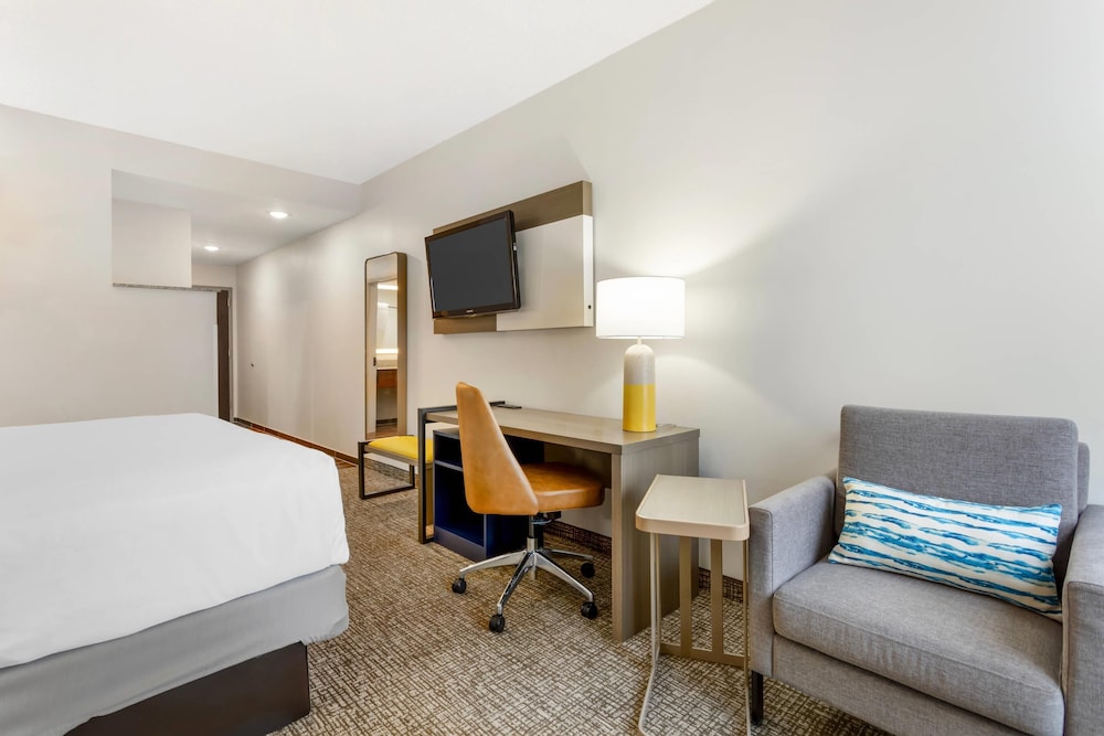 غرفة بسرير كينج، Comfort Suites East Brunswick - South River 3/5