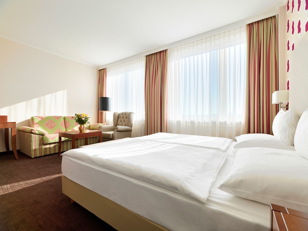 ROOM, DOUBLE BED