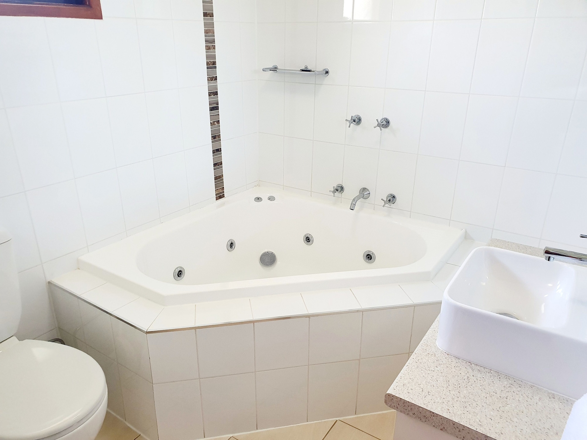 Spa, Deluxe, Studio, Queen Bed، Werribee Park Motor Inn 4/5
