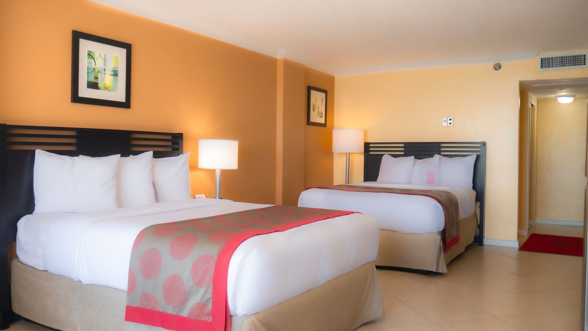 EFFICIENCY, 2 QUEEN BEDS, OCEAN FRONT