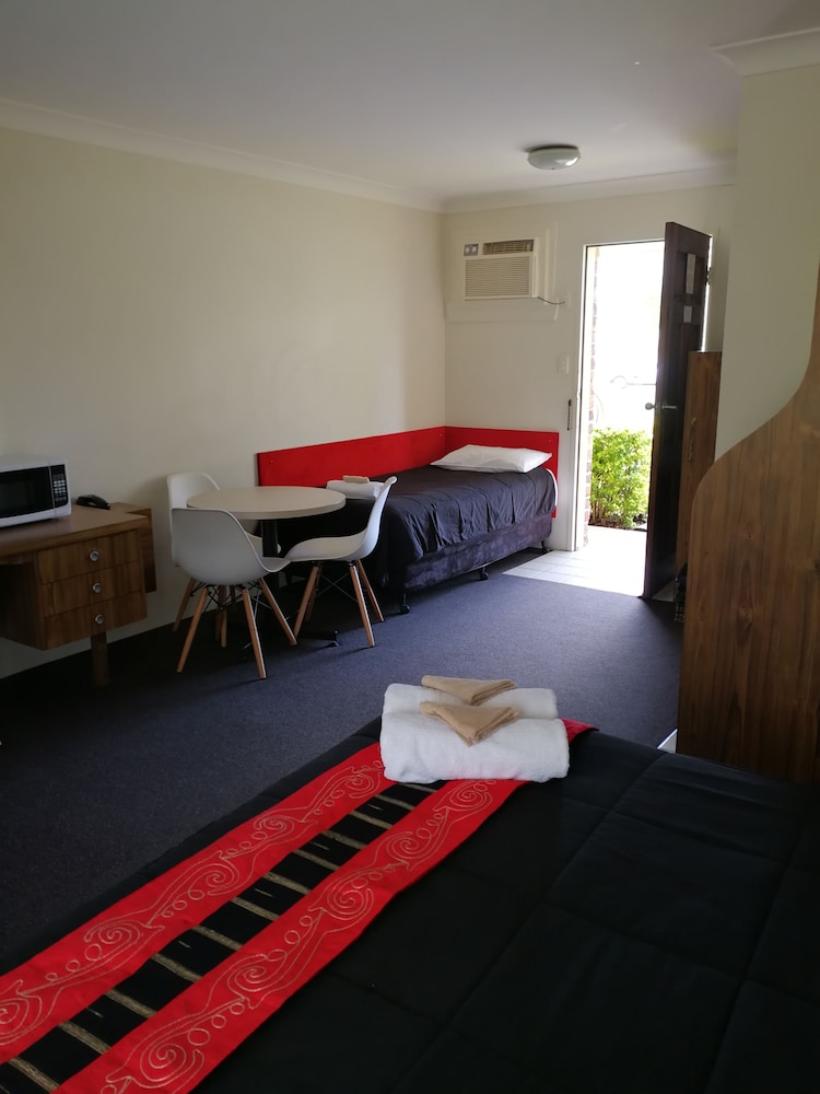 Lakeside Lodge Motel 14/69