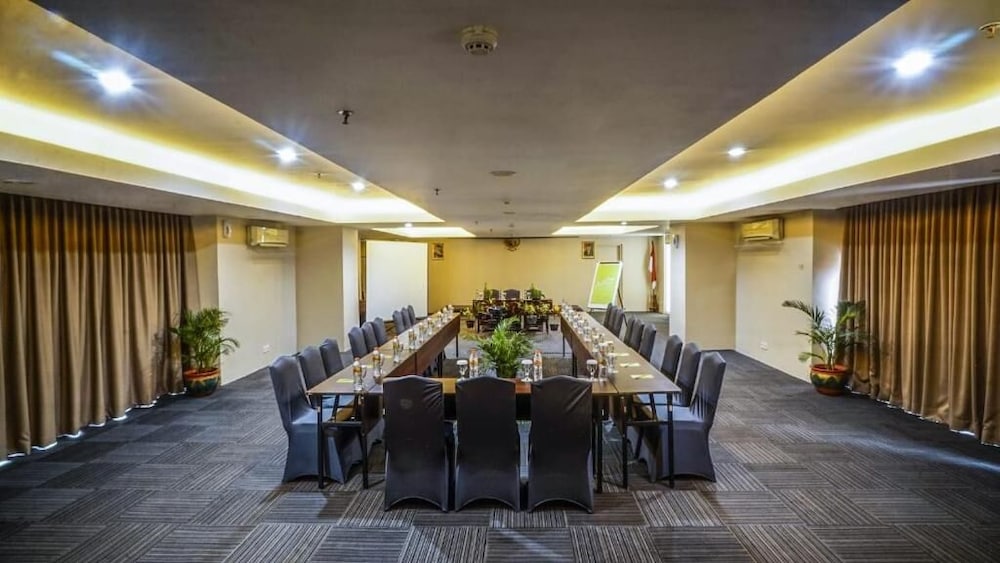 Whiz Hotel Pemuda Semarang 25/44