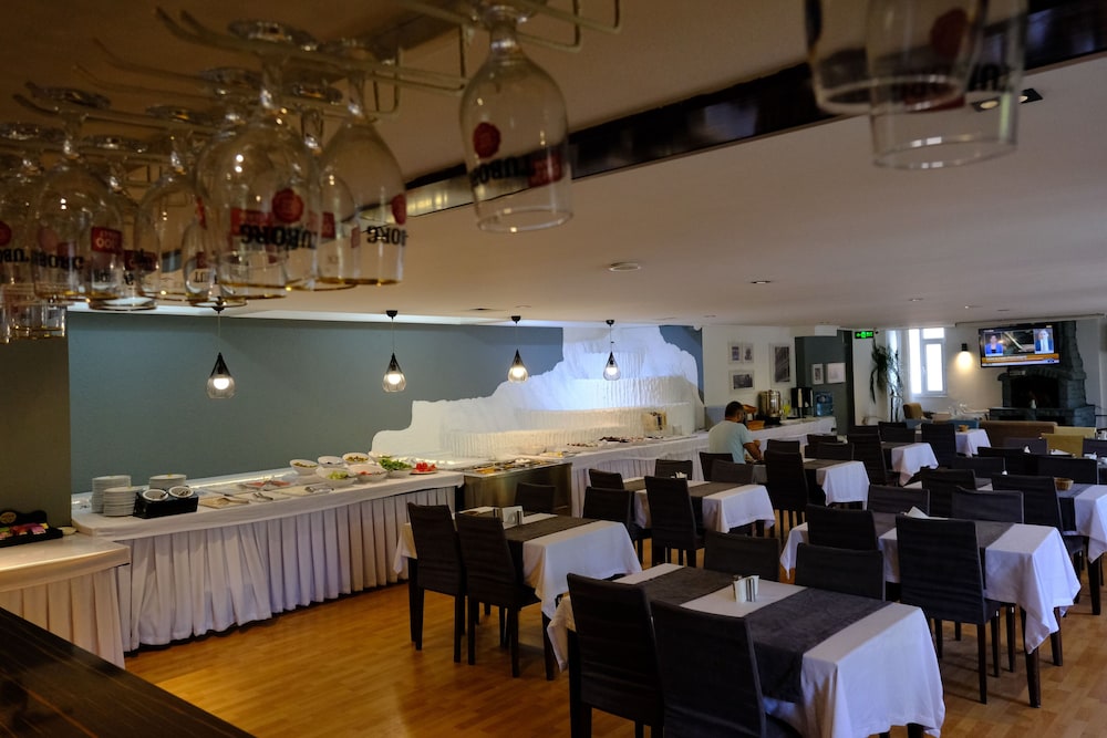 Esin Hotel 35/50