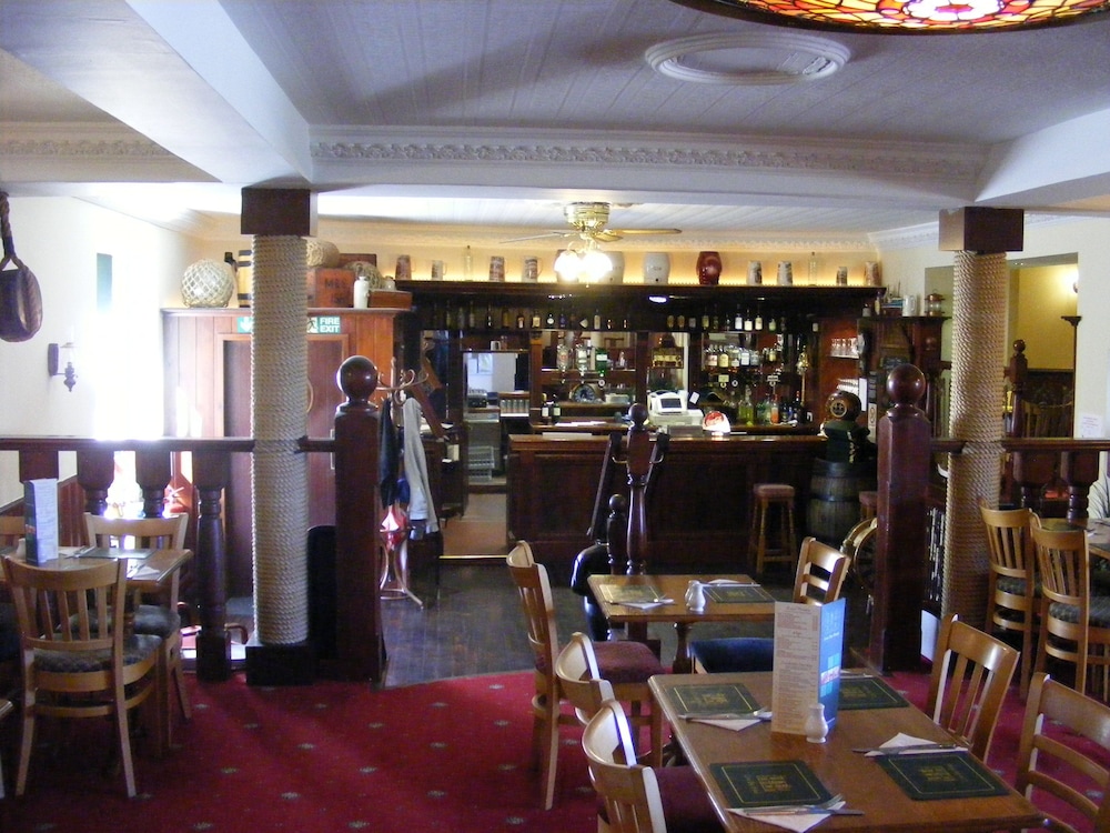 Cove Bay Hotel 52/60