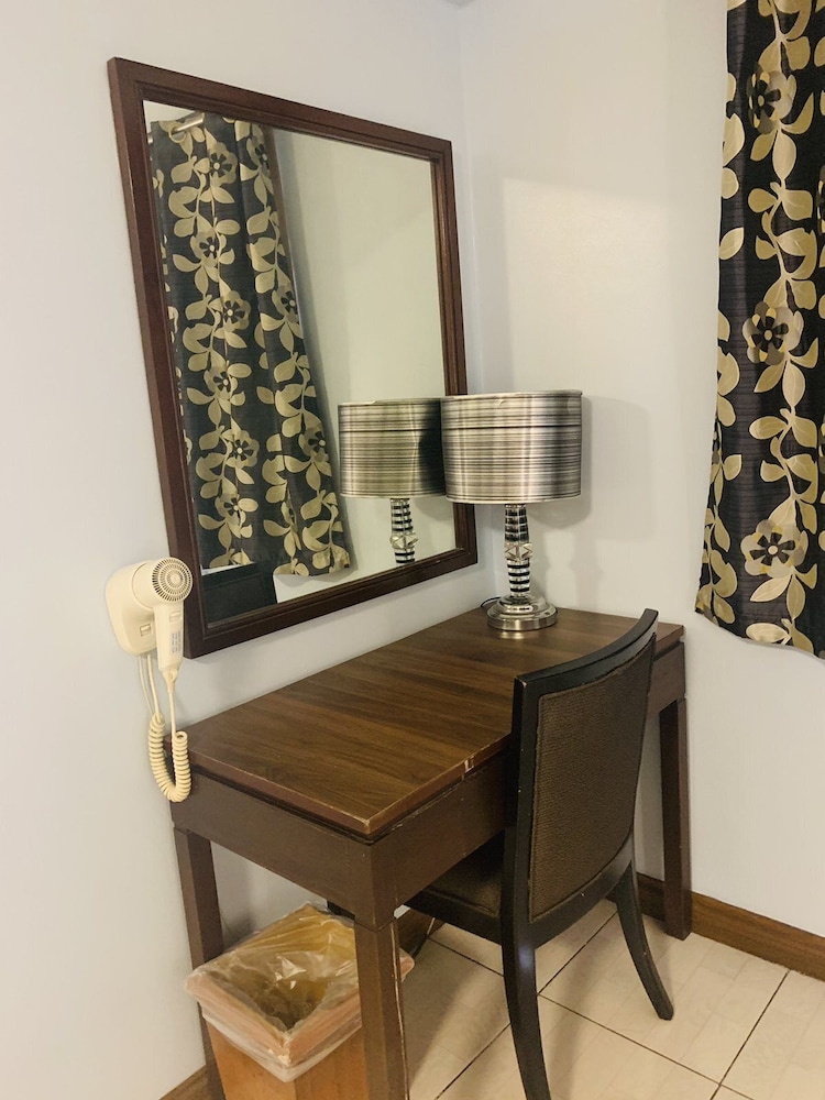 Jupiter Suites 8/50