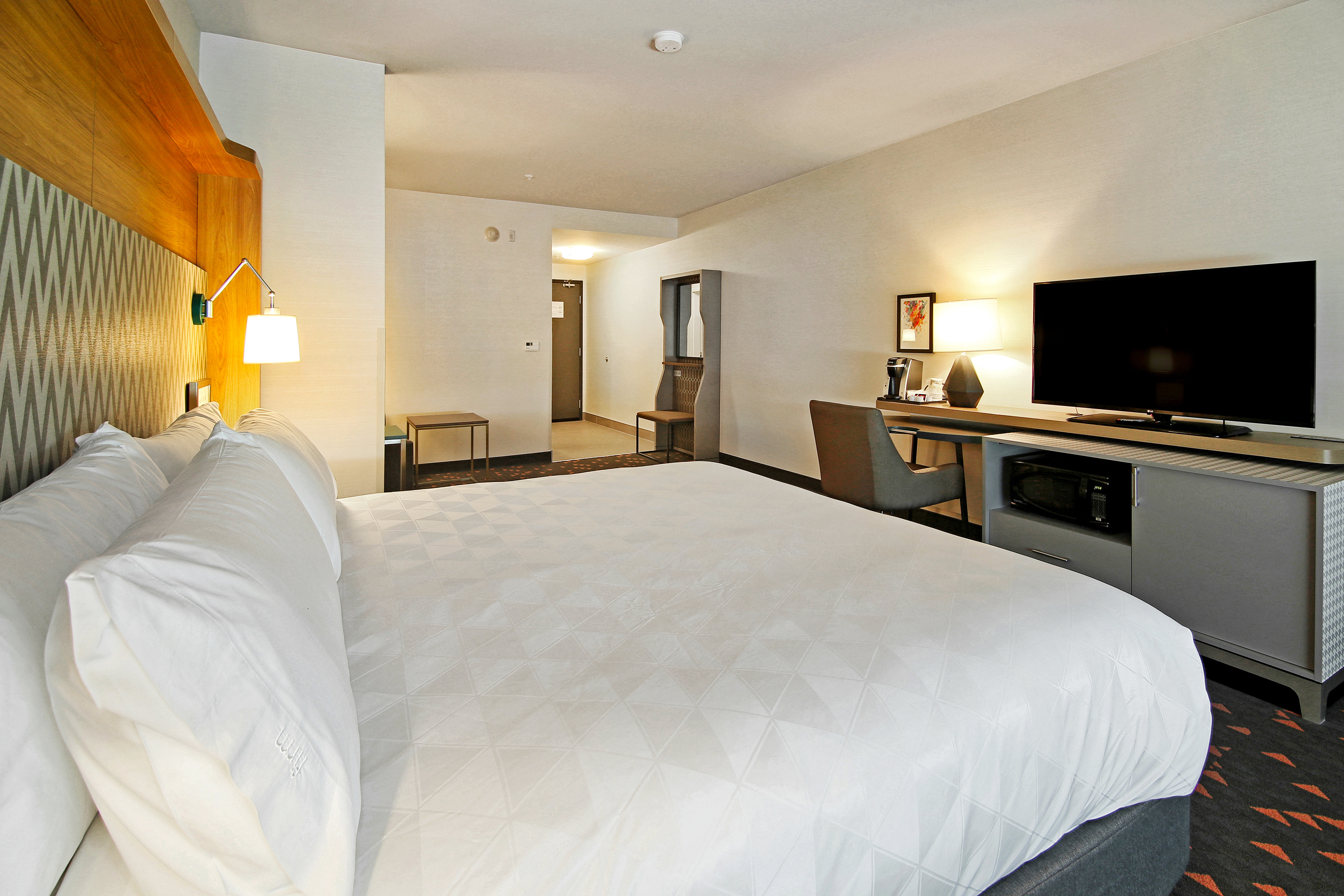 Holiday Inn & Suites Calgary Airport North 17/50