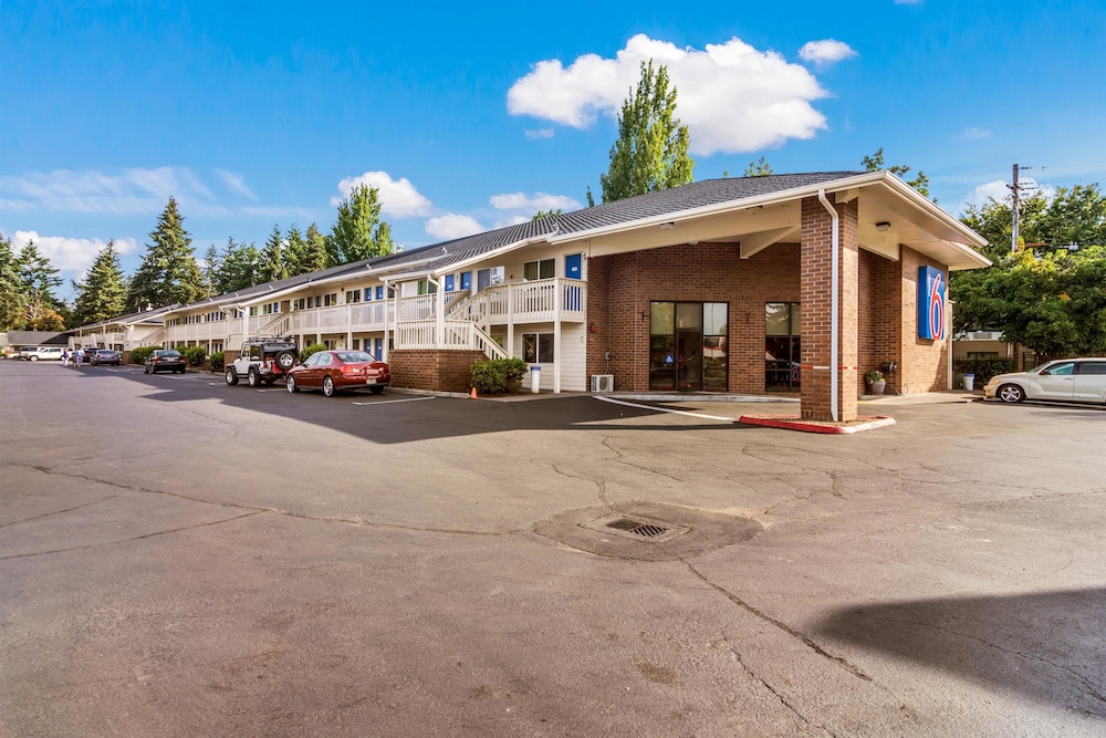 Motel6 Vancouver, WA image