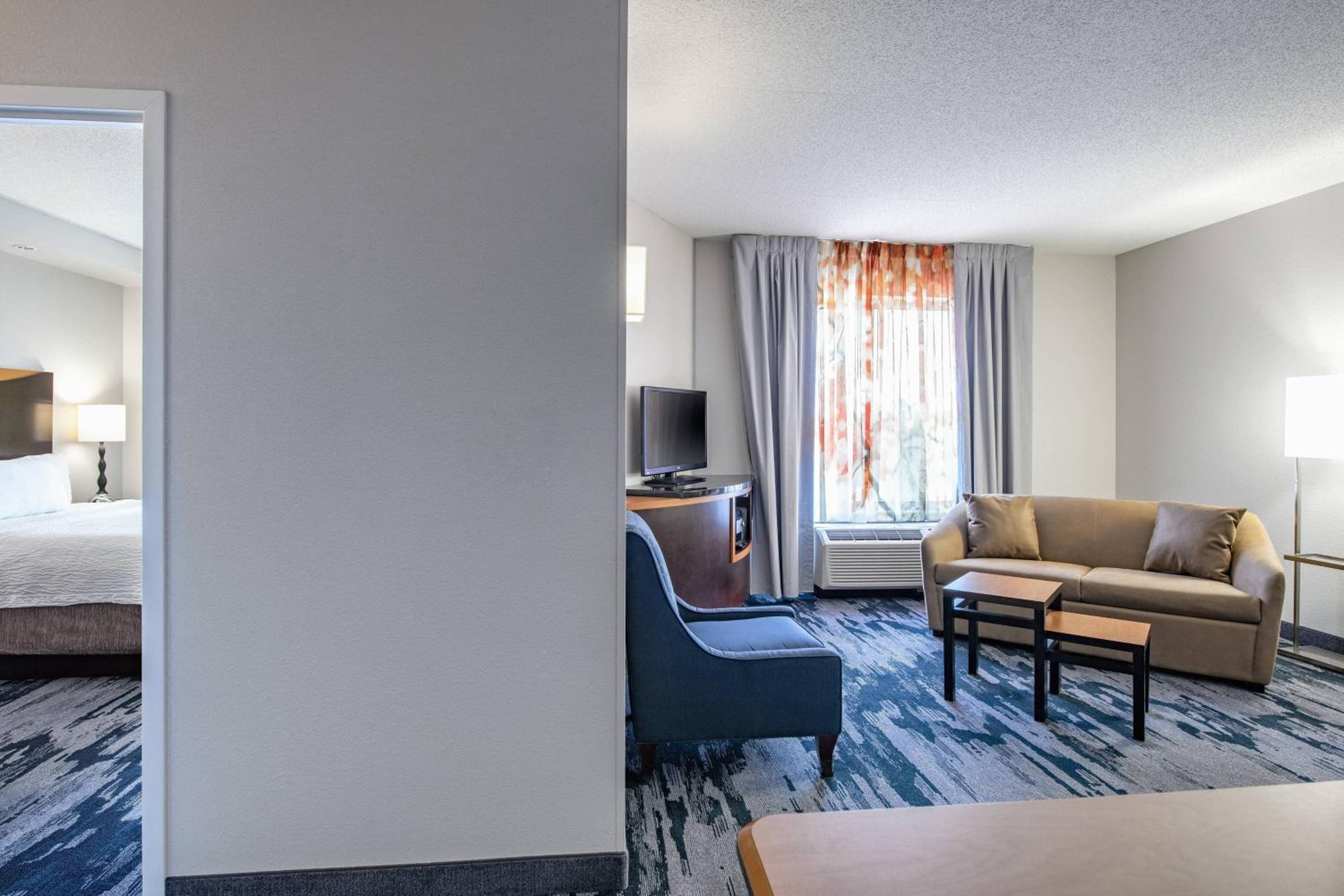 1 Bedroom, Suite, King Bed, Sofa