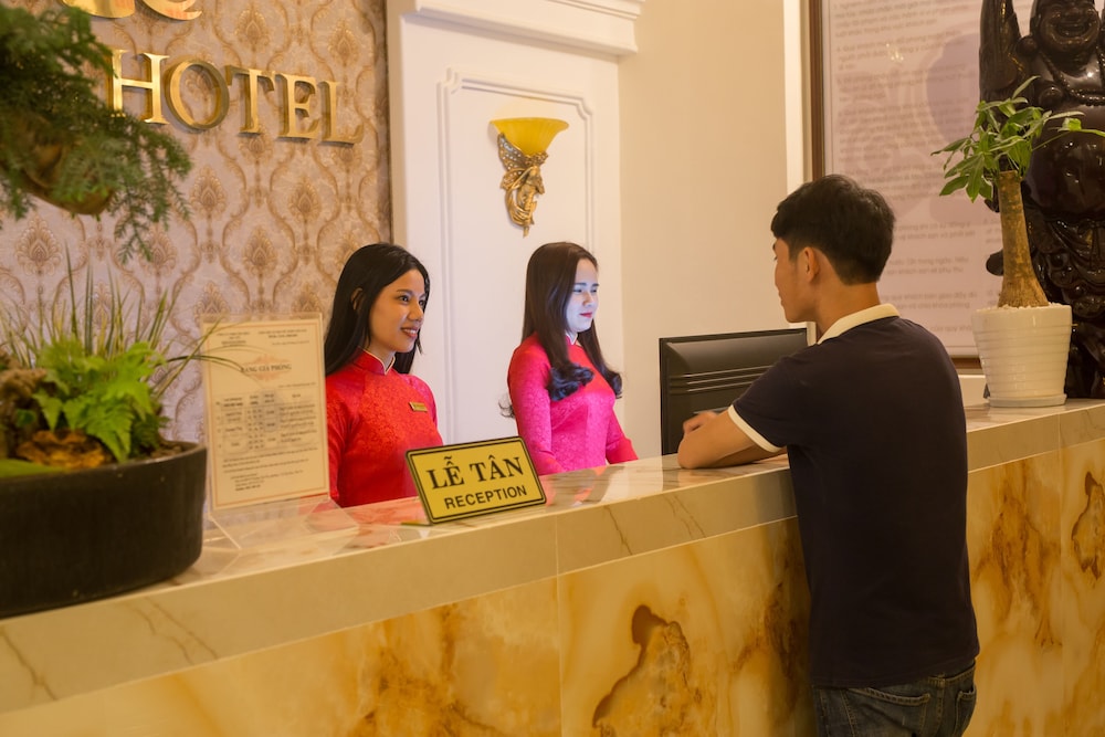 Royal Hotel 8/41