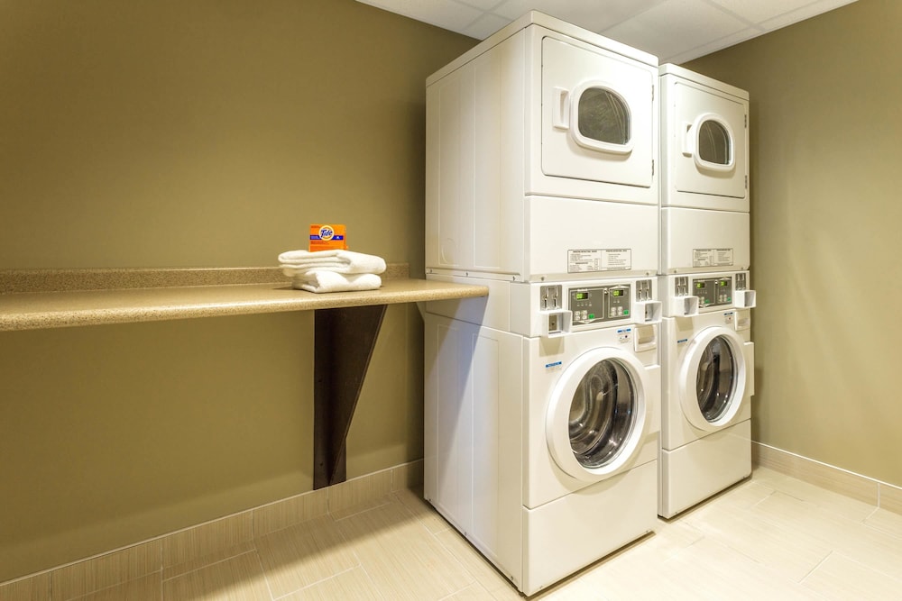 Microtel Inn And Suites By Wyndham Whitecourt 4/41