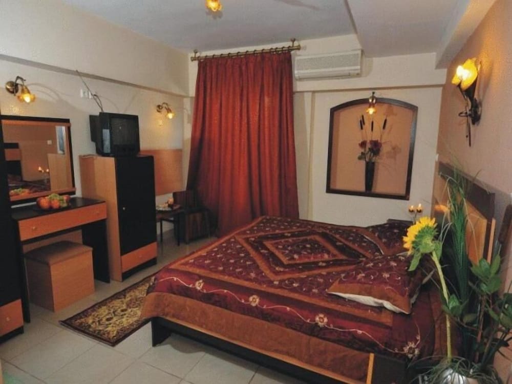 Alexandria Hotel 8/50