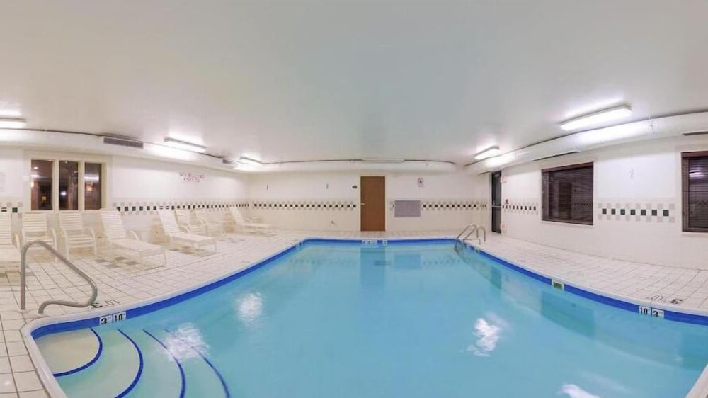 Holiday Inn Express Chicago Nw-Vernon Hills 26/50