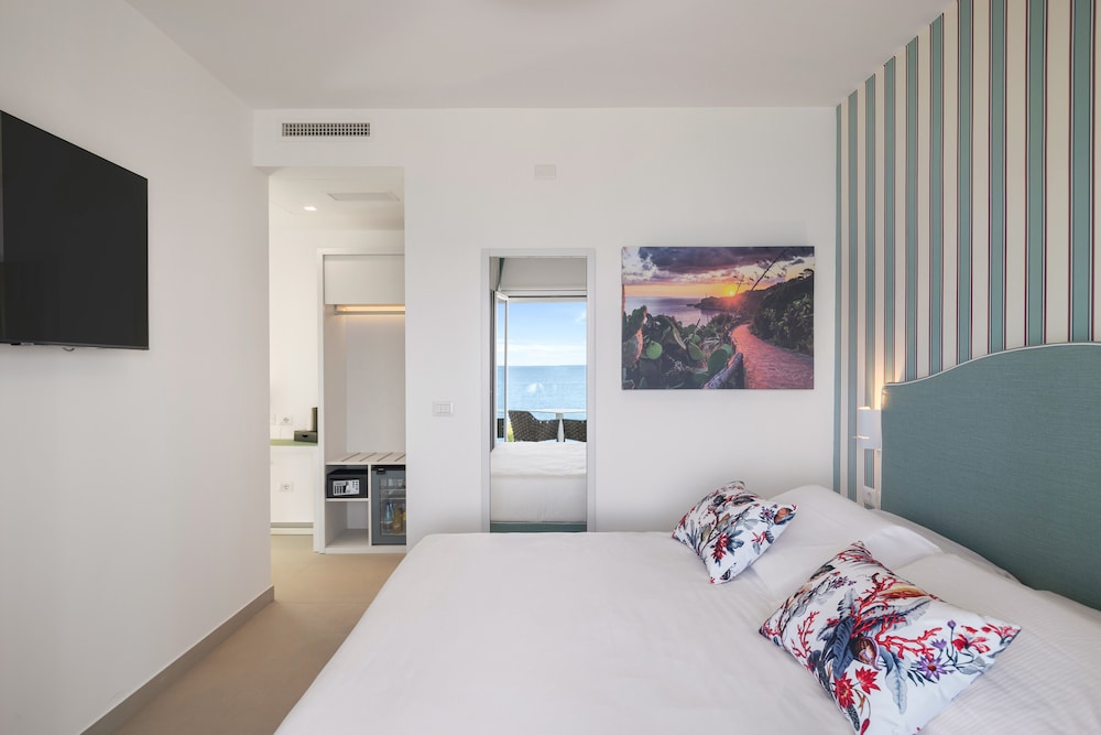 Seaside Hotel 10/42