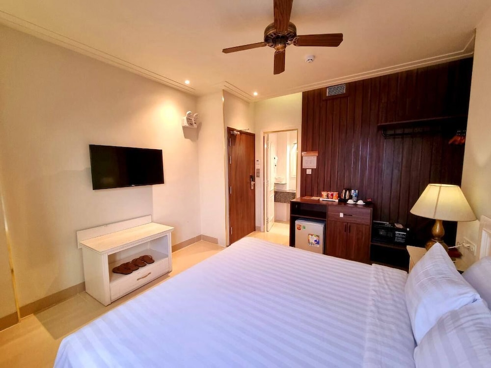Tulip Hotel 3 37/81