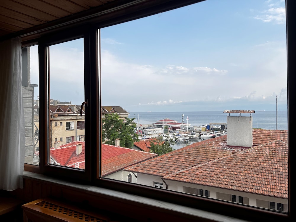 Denizci Hotel 34/48
