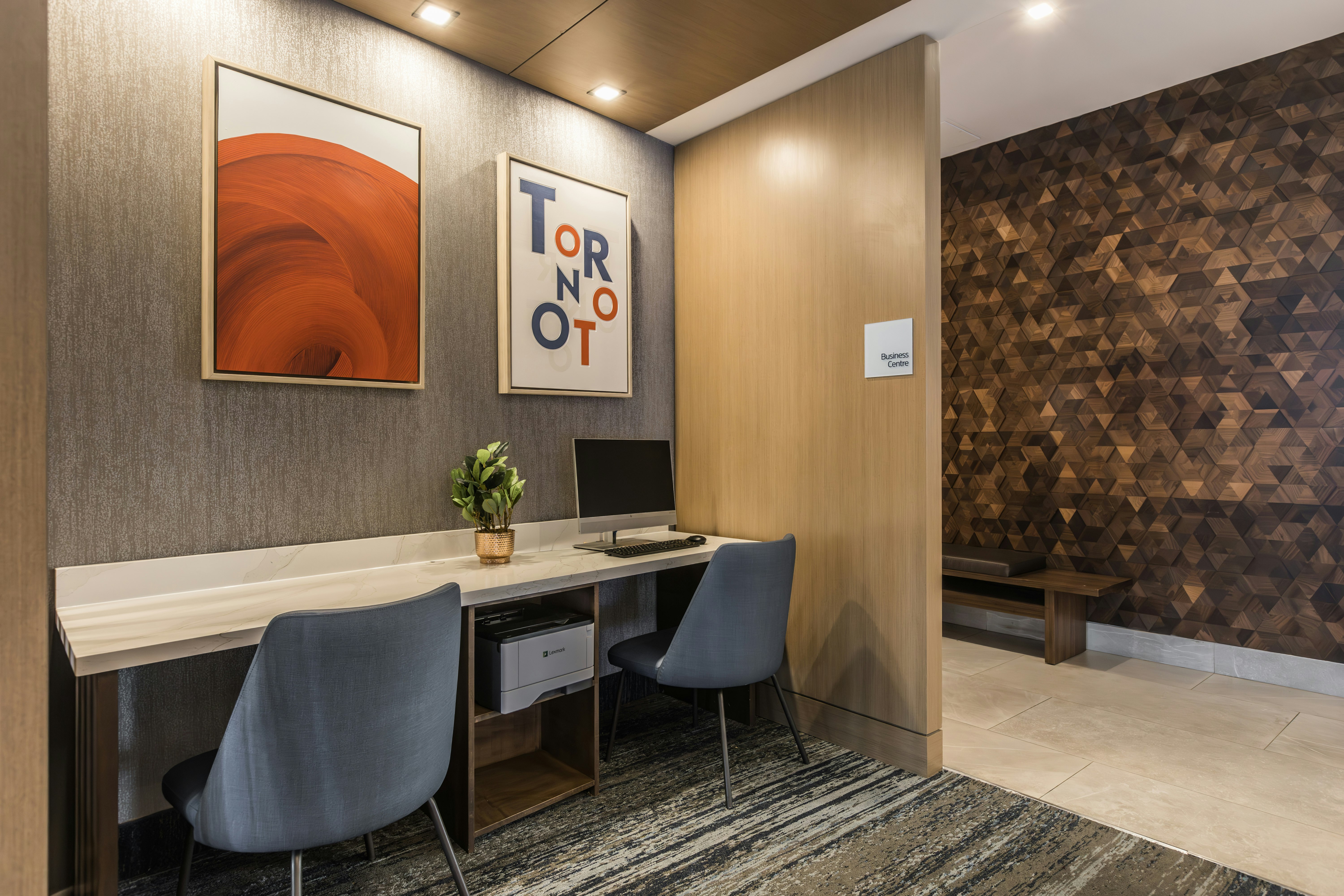 Holiday Inn Express & Suites Toronto Airport South 45/50