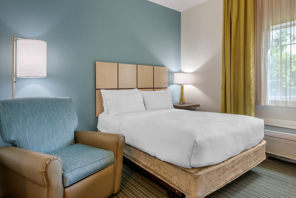 Candlewood Suites Fort Myers - Sanibel Gateway, an IHG Hotel 17/43
