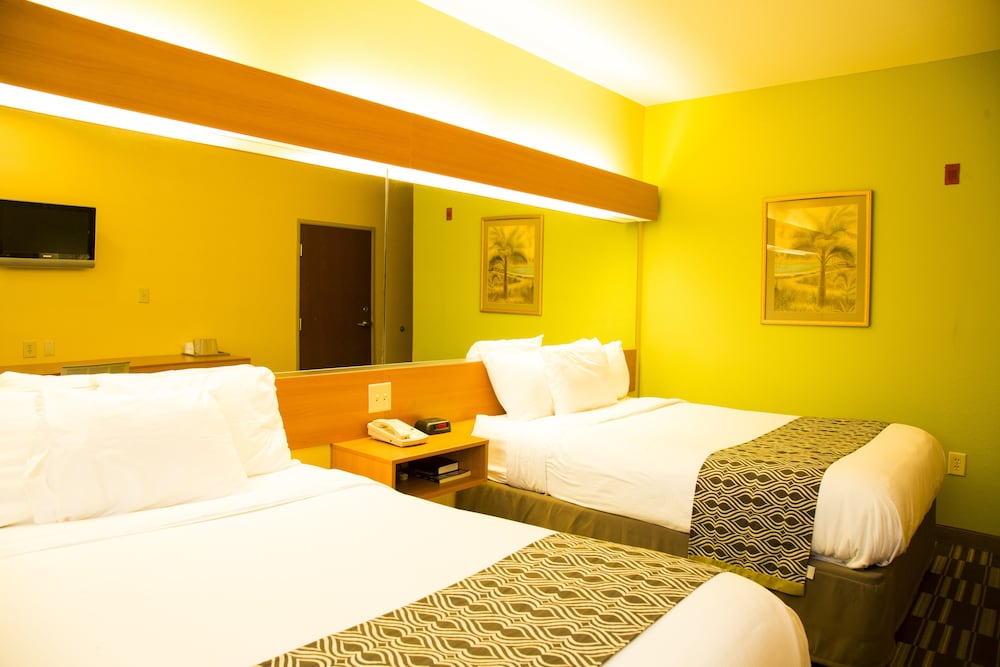 Microtel Inn & Suites by Wyndham Panama City 12/43