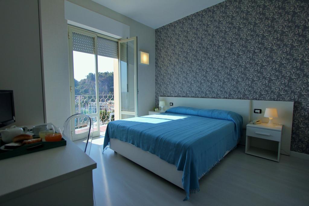 Hotel Baia Azzurra 12/70