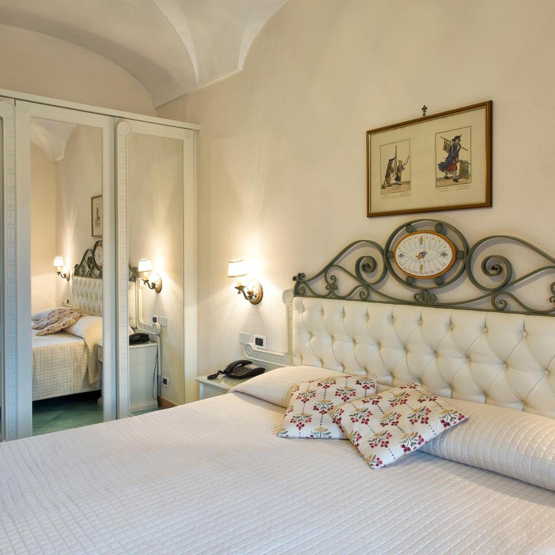Room, Double or Twin Bed, Partial Sea View
