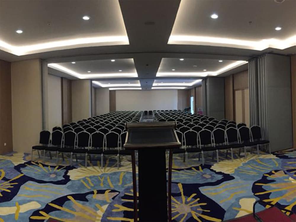 The Azana Hotel Airport Semarang 33/37