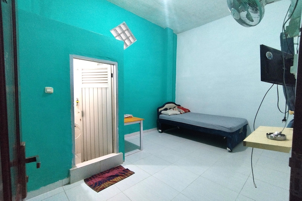 OYO 2933 Wisma Hiro Pertiwi 22/26