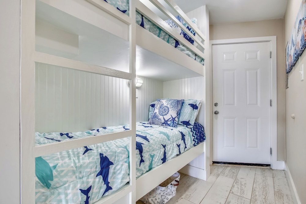 Casa Del Mar Beachfront Suites 61/82
