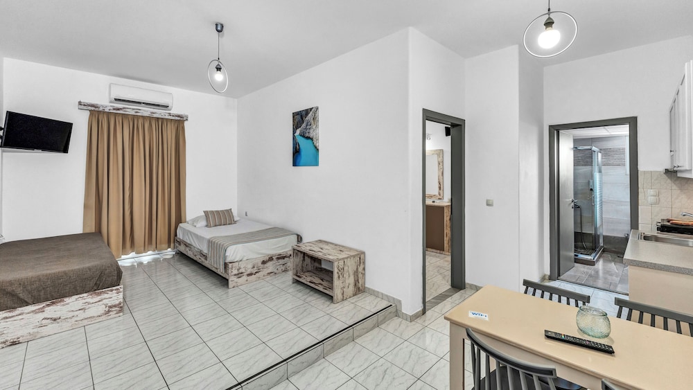Evina Rooms & Suites 14/38