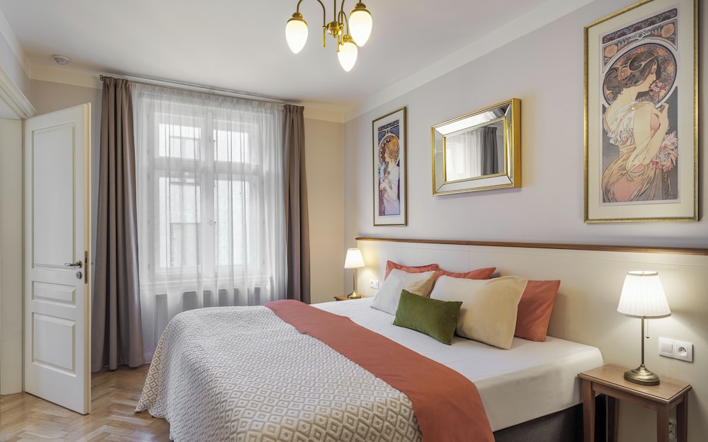 DELUXE, APARTMENT