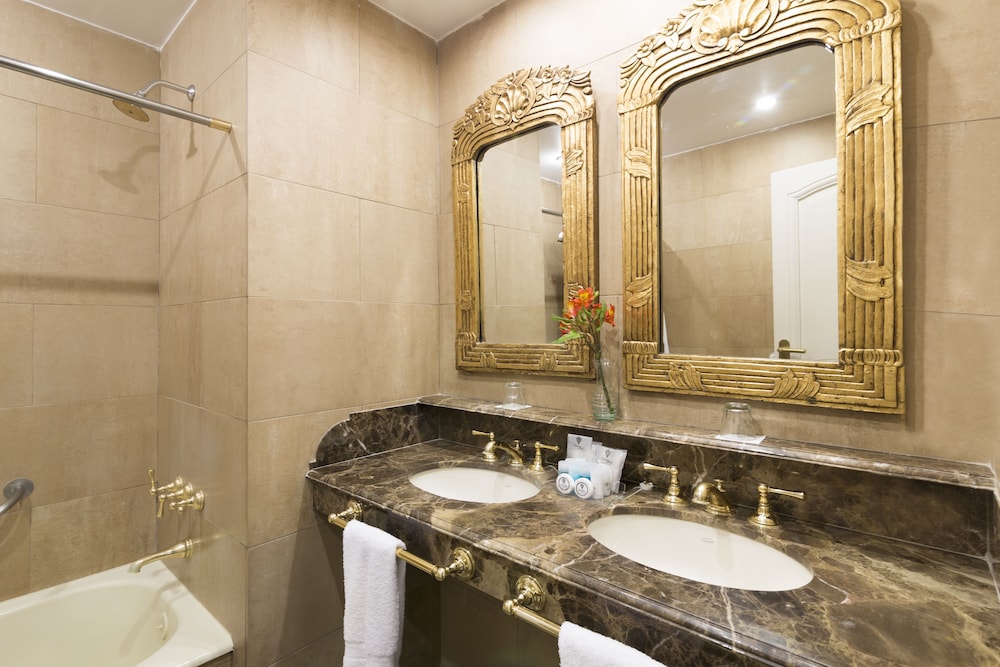 Claridge Hotel 25/74